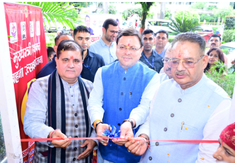 मुख्यमंत्री श्री पुष्कर सिंह धामी ने सोमवार को सचिवालय में मुख्यमंत्री सशक्त बहना उत्सव योजना एवं मुख्यमंत्री महिला स्वयं सहायता समूह सशक्तिकरण योजना के अन्तर्गत महिला समूहों द्वारा लगाए गए स्टॉलों का शुभारंभ किया।